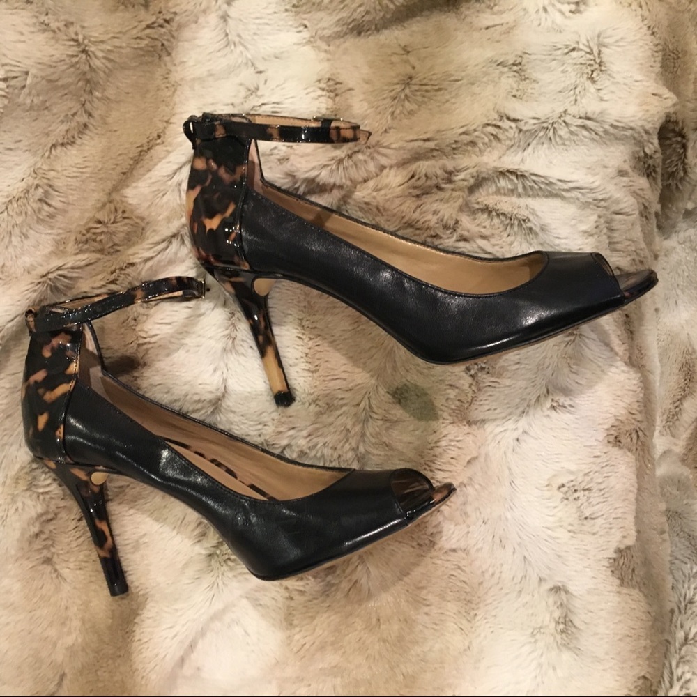 Ann Taylor Black Tortoise Ankle Strap Pumps 7.5 Make a BUNDLE and make an offer!